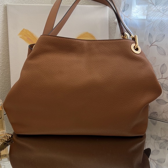 {🌟HP Michael Kors 🌟} NWOT Raven Pebble Leather Tote Camel/Gold - Picture 3 of 6